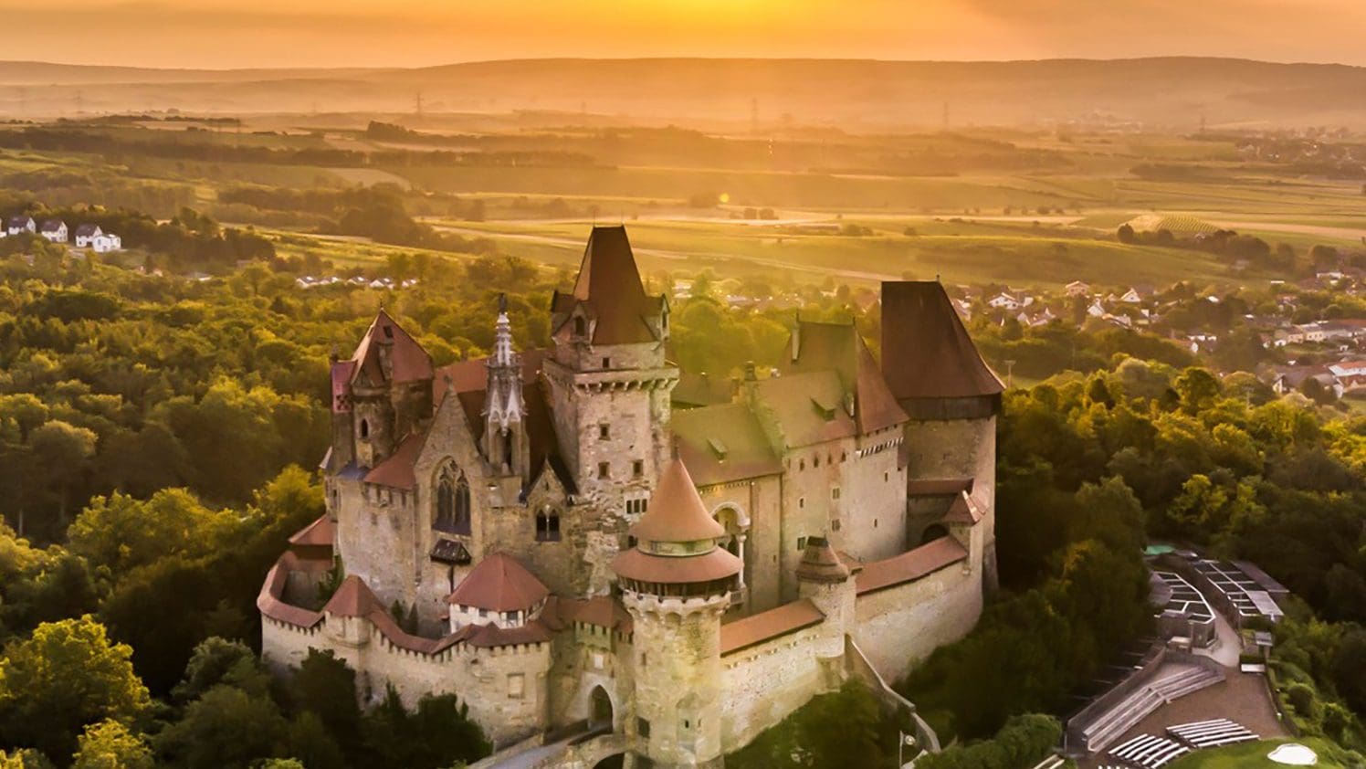 Burg Kreuzenstein von oben