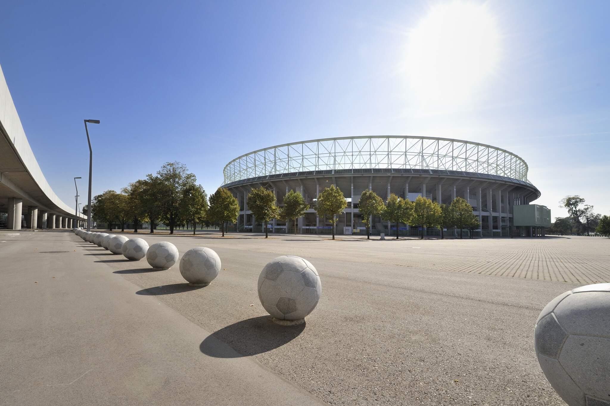 Az Ernst Happel Stadion kívülről.