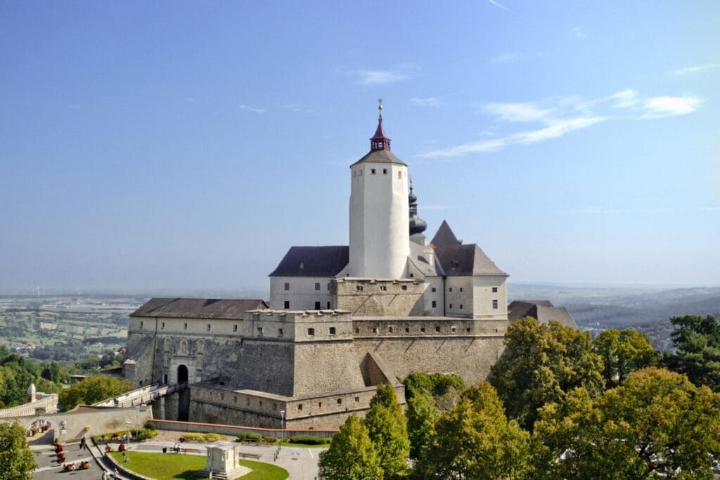 Die Burg ist ein beliebtes Ausflugsziel. © Foto im Lohnbuero/Roland Schuller