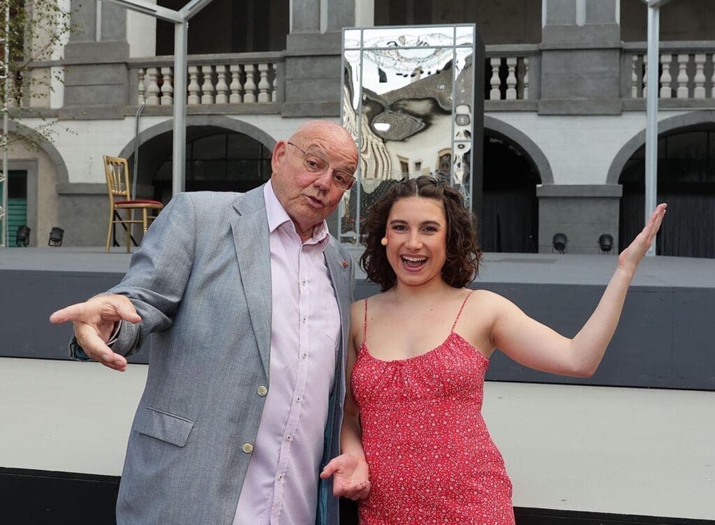 Intendant Wolfgang Böck mit Schauspielerin Johanna Bertl bei der Pemiere.