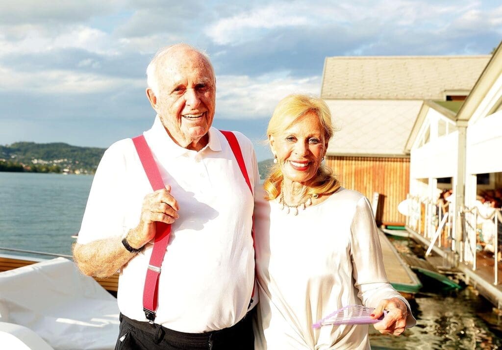 Helga und Michael Kuhn vor dem Lakeside Reifnitz am Wörthersee.