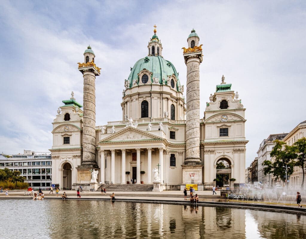 Karlskirche von außen