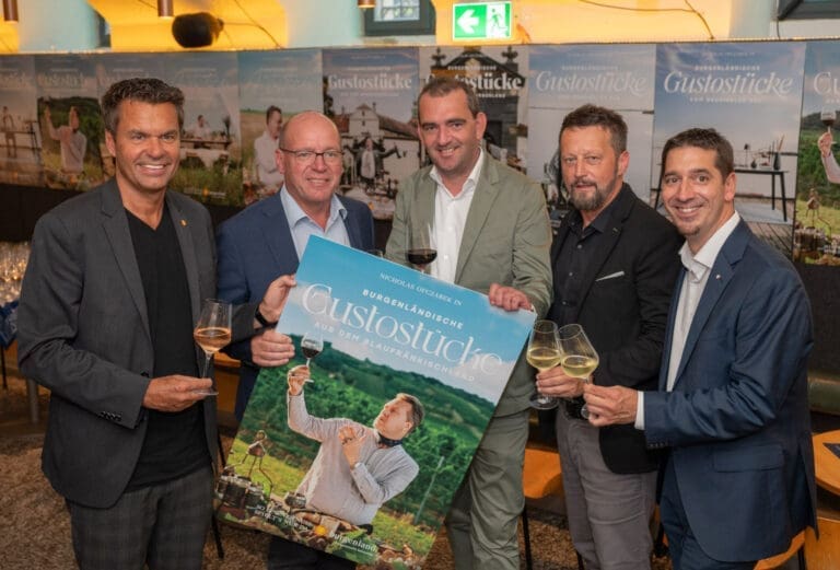 Didi Tunkel, Geschäftsführer Burgenland Tourismus, Andreas Liegenfeld, Präsident des Bgld. Weinbauverbandes, Herbert Oschep, Obmann Weintourismus Burgenland, Kurt Kaiser, CMO Burgenland Tourismus und Christian Zechmeister, Geschäftsführer Weintourismus Burgenland, bei der exklusiven Premiere in Wien der Vorstellung der neuen Burgenland Tourismus Kampagne.