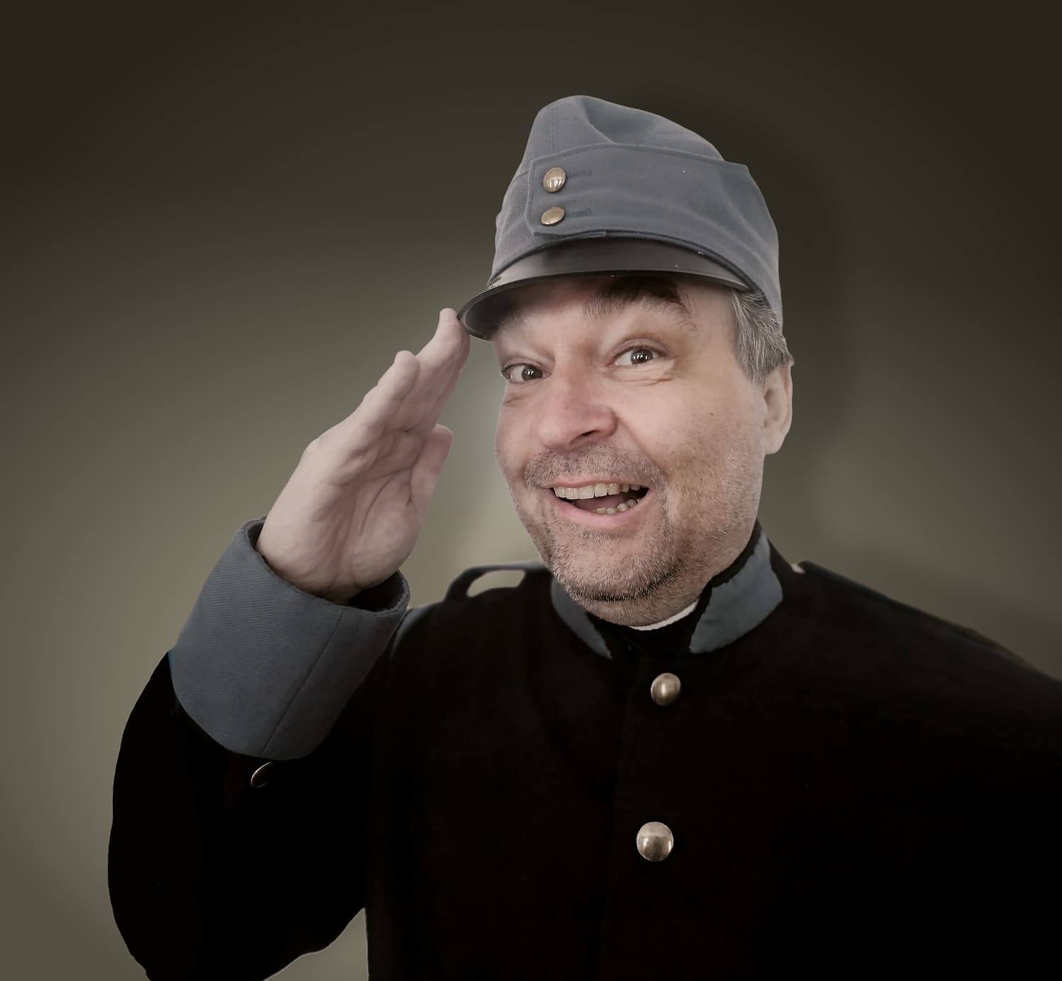 „Die Abenteuer des braven Soldaten Schwejk“ ist ein unvollendeter, antimilitaristischer Roman von Jaroslav Hašek. © Sommertheater Mödling