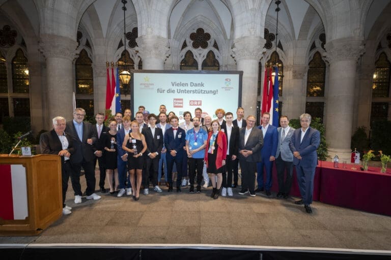 Die Wiener Sportstars im Arkadenhof des Rathauses in Wien bei der Preisverleihung.