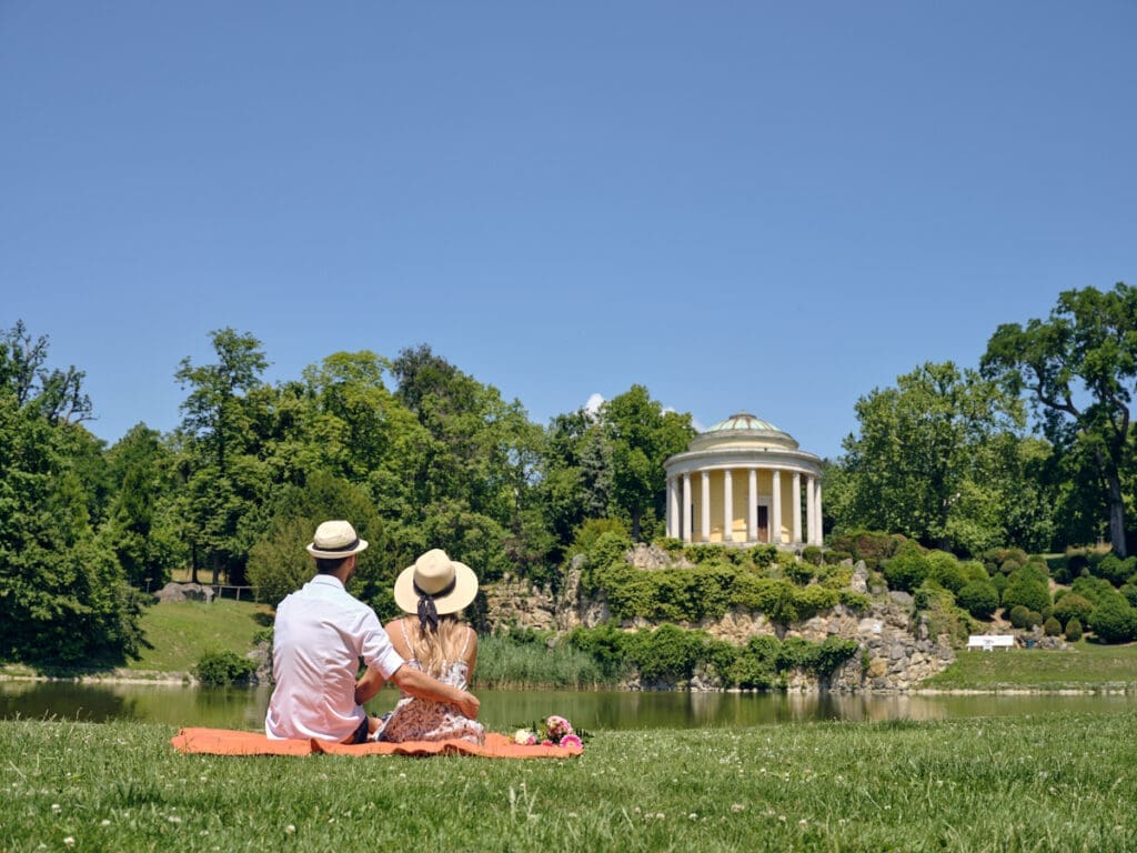 Pärchen im Schlosspark Eisenstadt