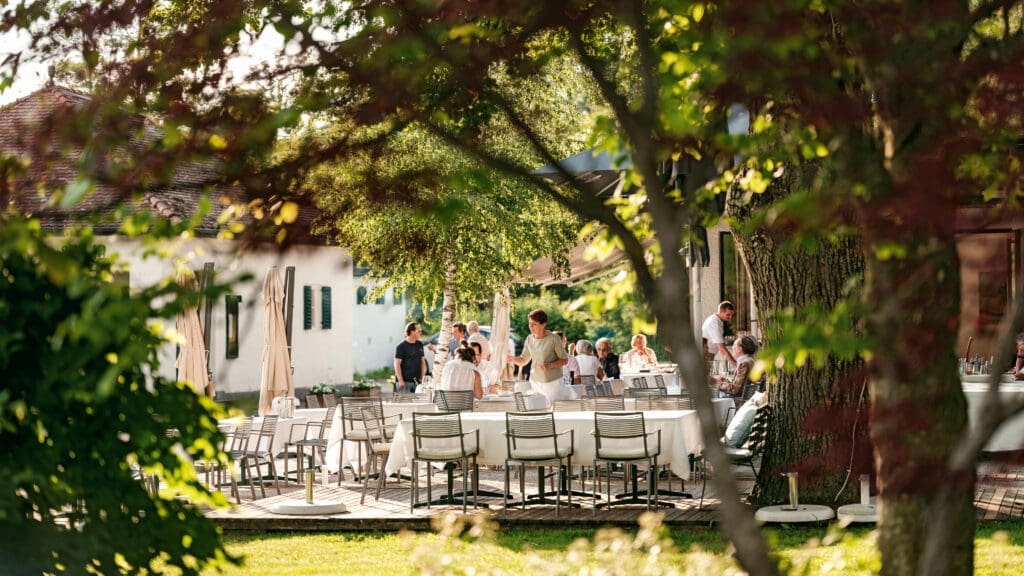 Terrasse des Restaurant Winkler am Wallersee in Salzburg