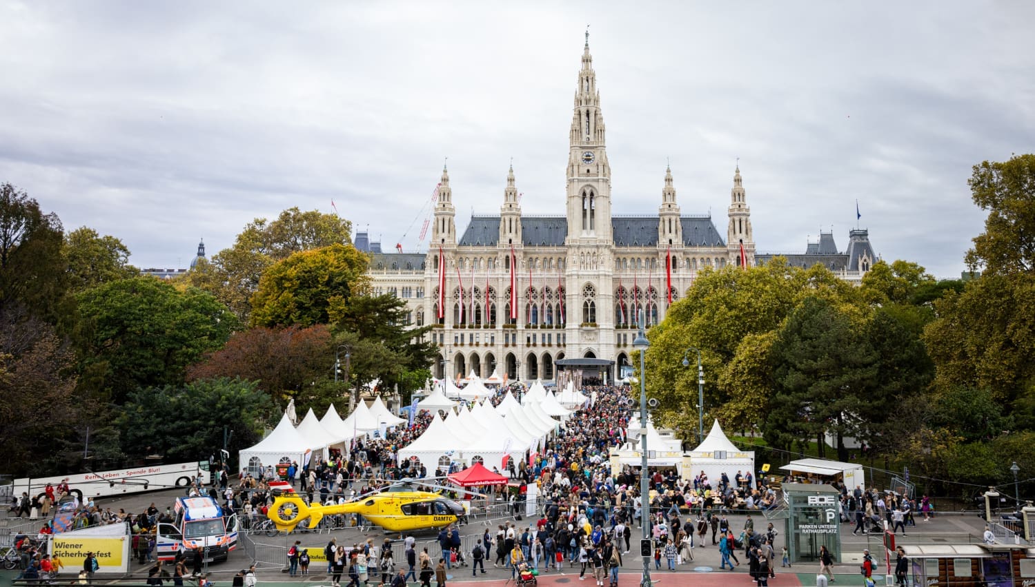 Wiener Rathausplatz am Nationalfeiertag