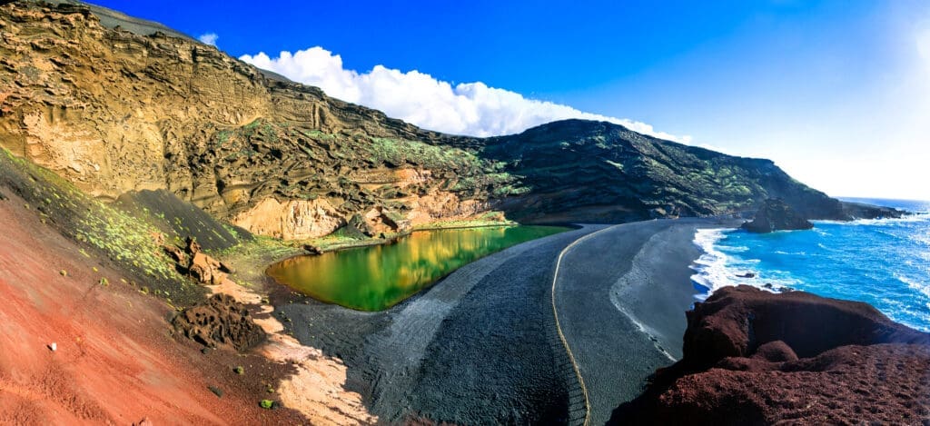 Landschaftsaufnahme vom Lago Verde auf Lanzarote