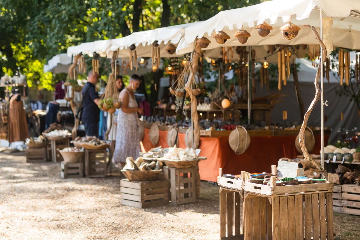 Verkaufsstände im Schlosspark Halbturn