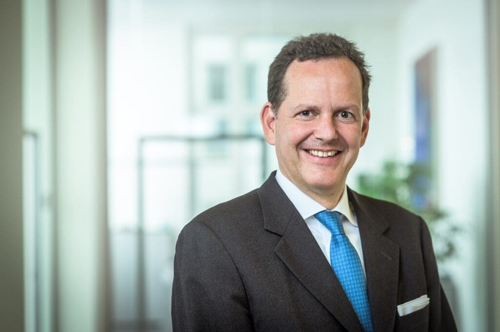 Finanzvorstand von Helvetia Andreas Bayerle im Anzug