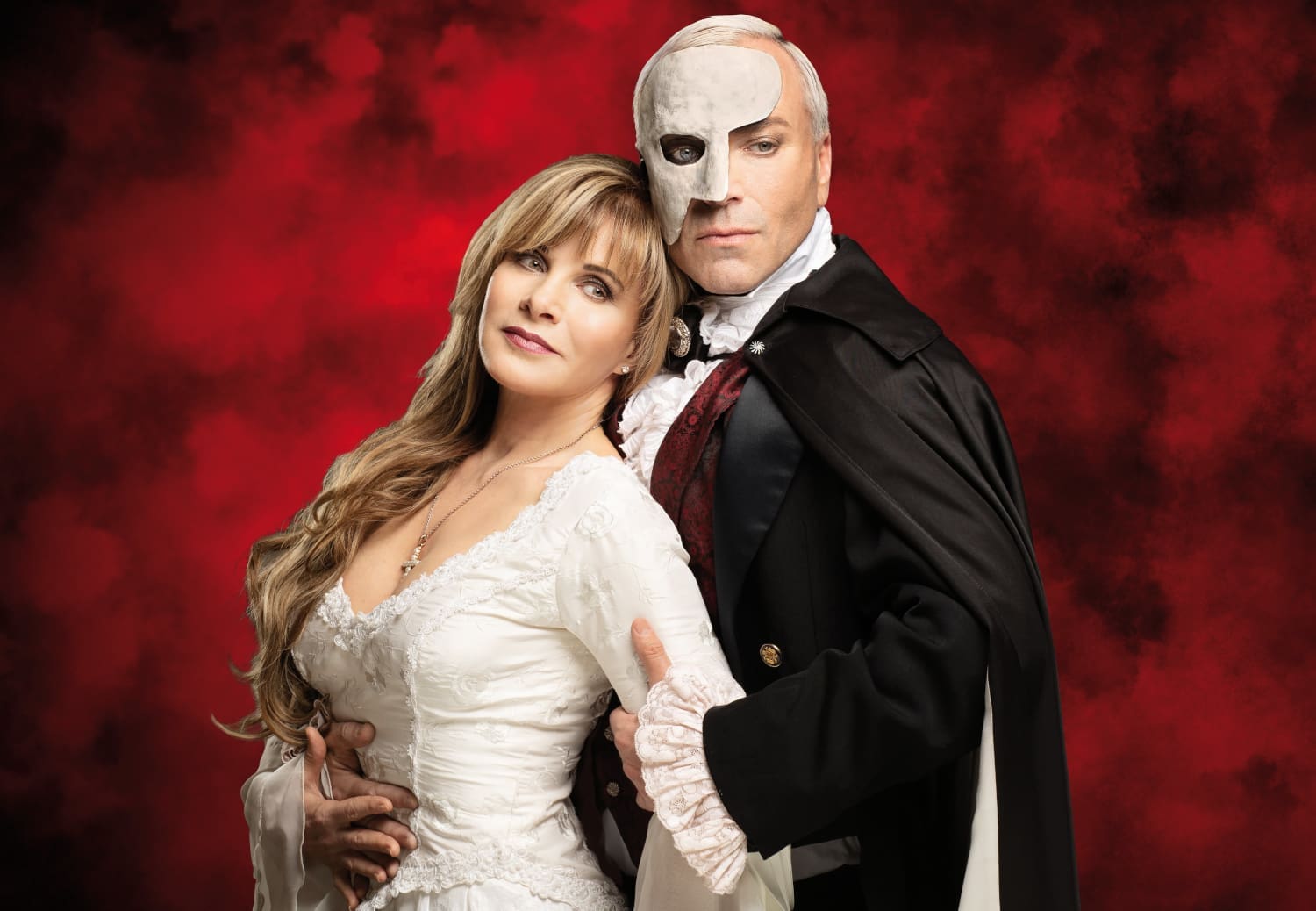 Deborah Sasson und Uwe Kröger in ihren jeweiligen Kostümen für „Das Phantom der Oper“