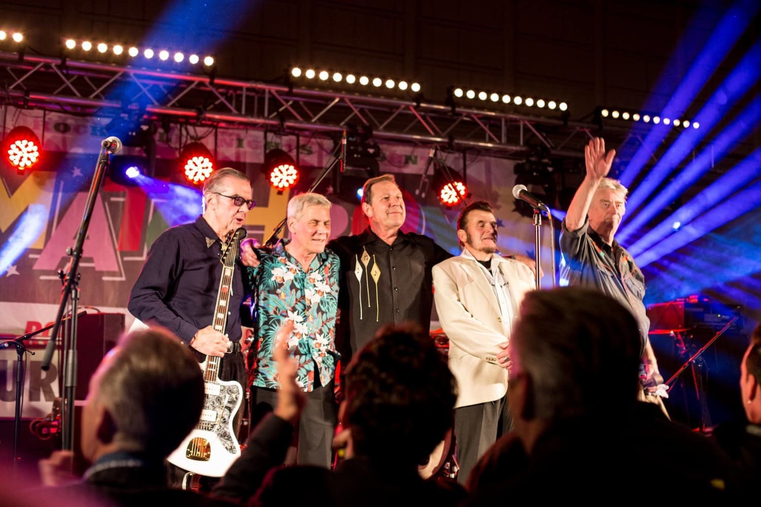 Mitglieder der Band Matchbox auf der Bühne