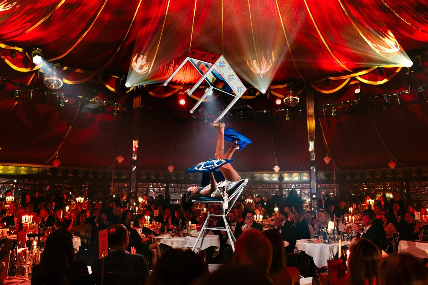 Artist im Spiegelpalast