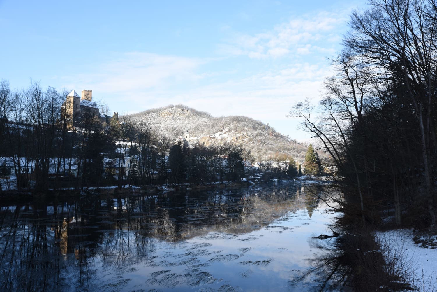 Nationalpark Thayatal mit Burg im Hintergrund
