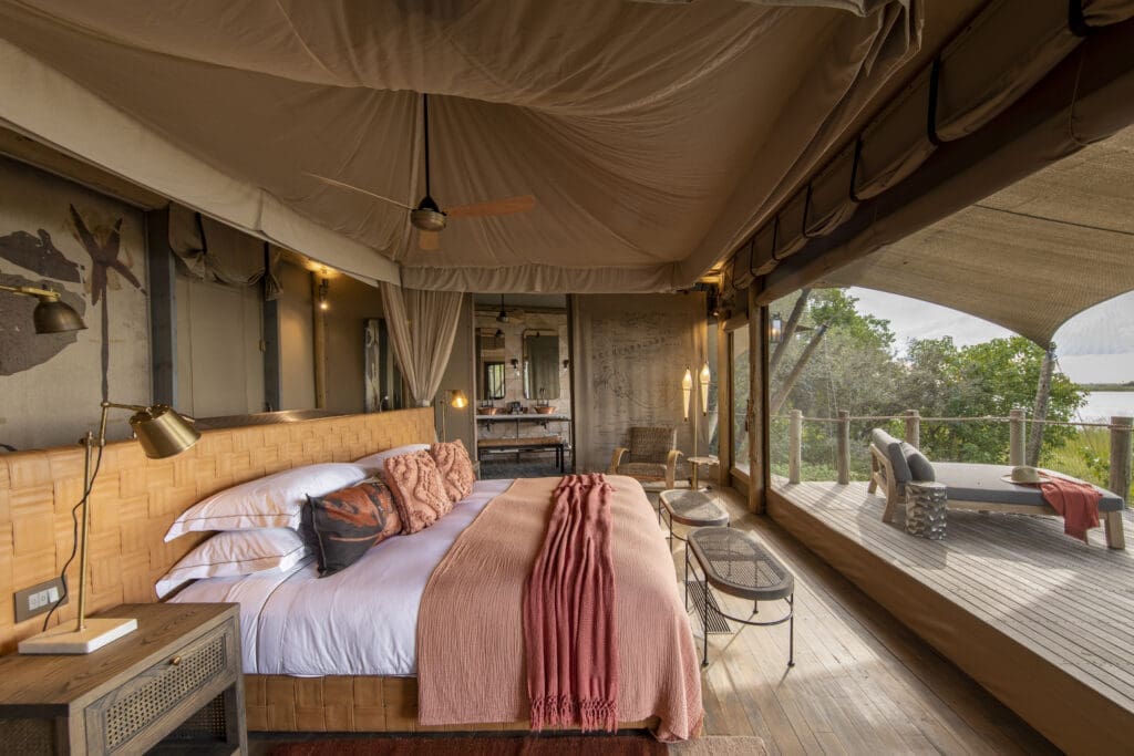 Tent_Family_DumaTau_TCunniffe_003