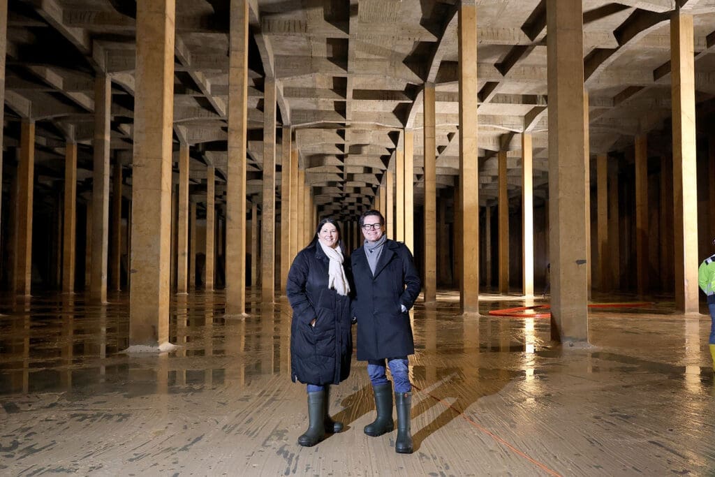 Kathrin Gaál und Stadtrat Jürgen Czernohorszky beim Jahrhundertprojekt für die Wasserversorgung vor Ort.