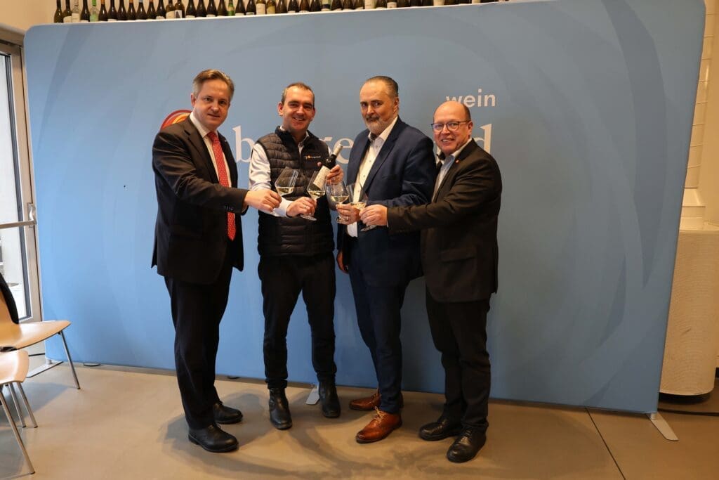 Weinbaupräsident Nationalrat Johannes Schmuckenschlager, Wein Burgenland Obmann Herbert Oschep, Landeshauptmann Hans Peter Doskozil und Weinbaupräsident Burgenland Andreas Liegenfeld.