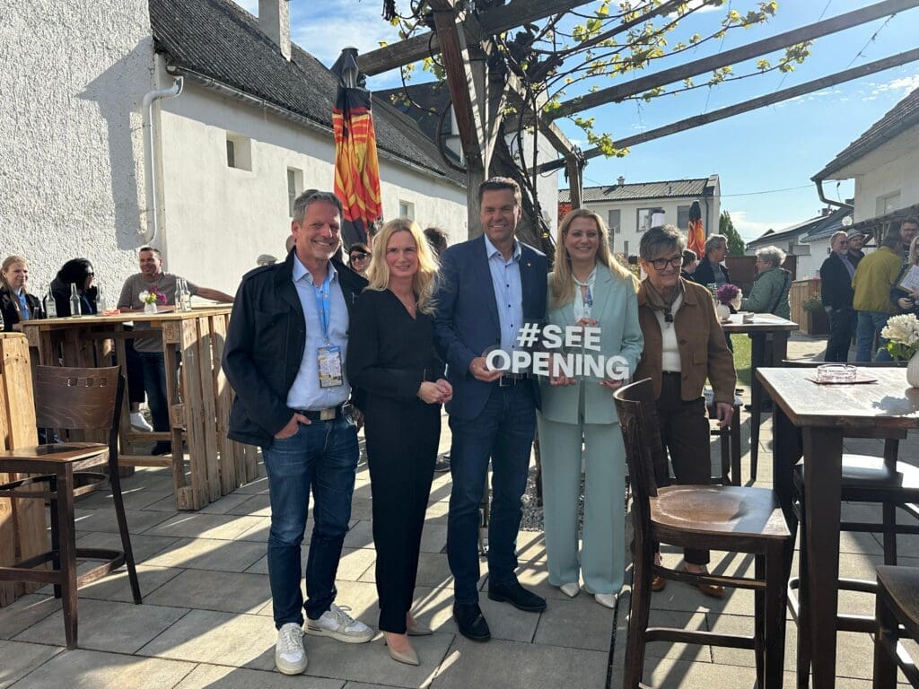 Balról: Patrik Hierner, a Neusiedler See élményrégió menedzsere, Heidemarie Galumbo, Illmitz első alpolgármestere, Didi Tunkel, a Burgenland Tourismus ügyvezetője, Daniela Winkler tartományi tanácsos és Anna Sipötz, Illmitz második alpolgármestere a tegnapi See Opening 2026 megnyitóján Illmitzben