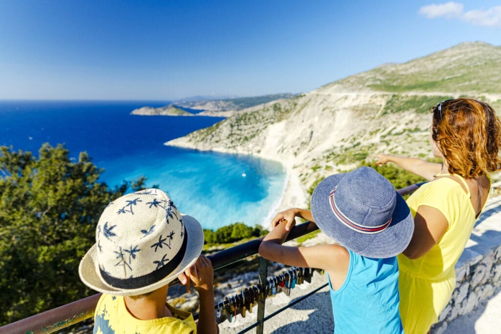 Der Myrtos Beach auf der Insel Kefalonia gilt als einer der schönsten Strände Europas. © Getty Images