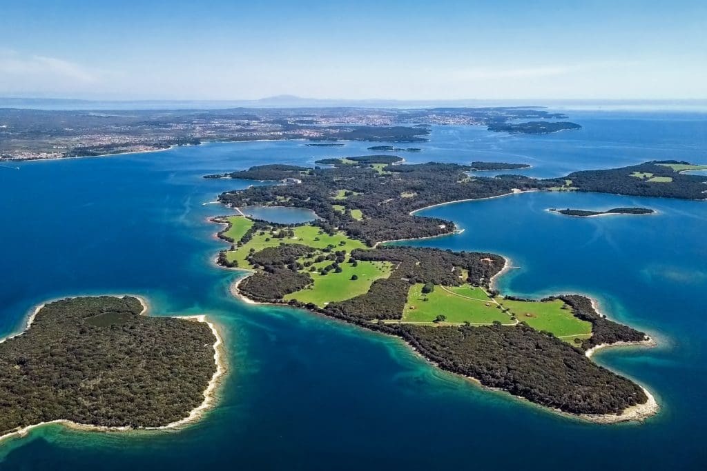 Luftaufnahme der Inseln von Brijuni Park in Kroatien