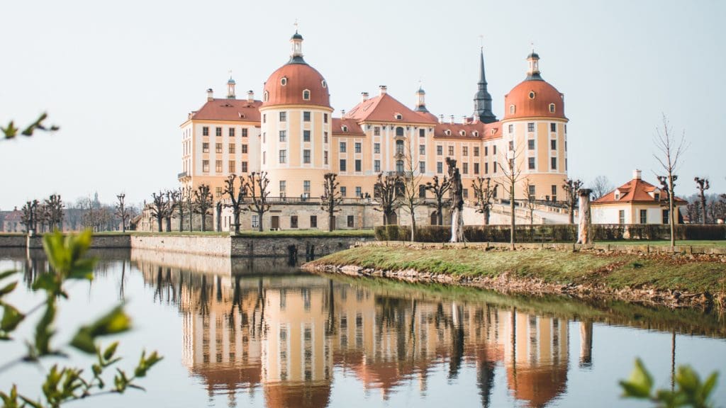 Das Moritzburger Schloss mit Schlossteich